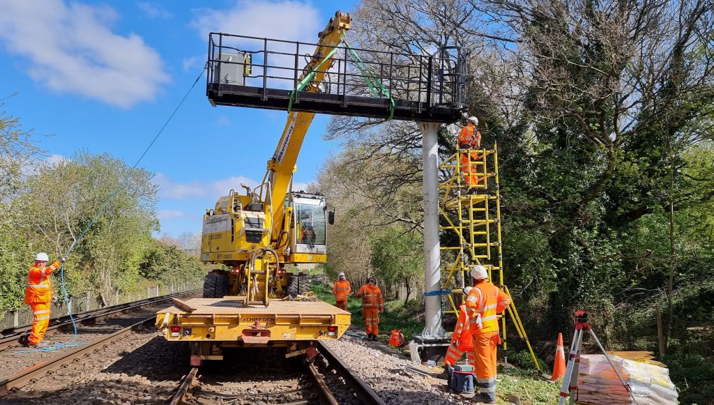 Signal-gantry-installation Signal Gantry Installations